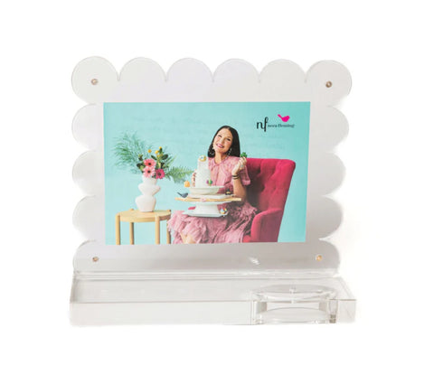 NEW Nora Fleming Clearly A-Nora-Ble Scalloped Acrylic Frame
