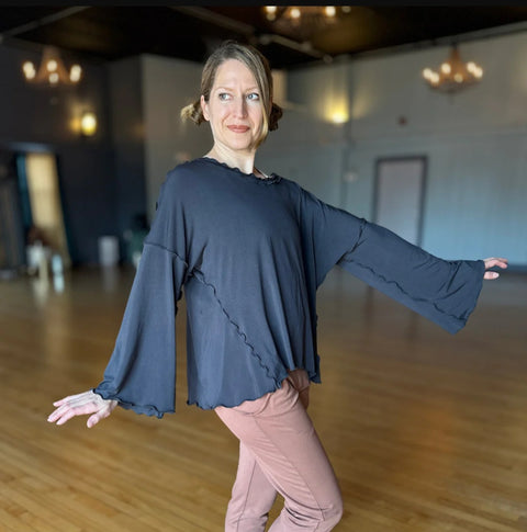 NEW Angelrox Truly Bell Sleeve Top Carbon